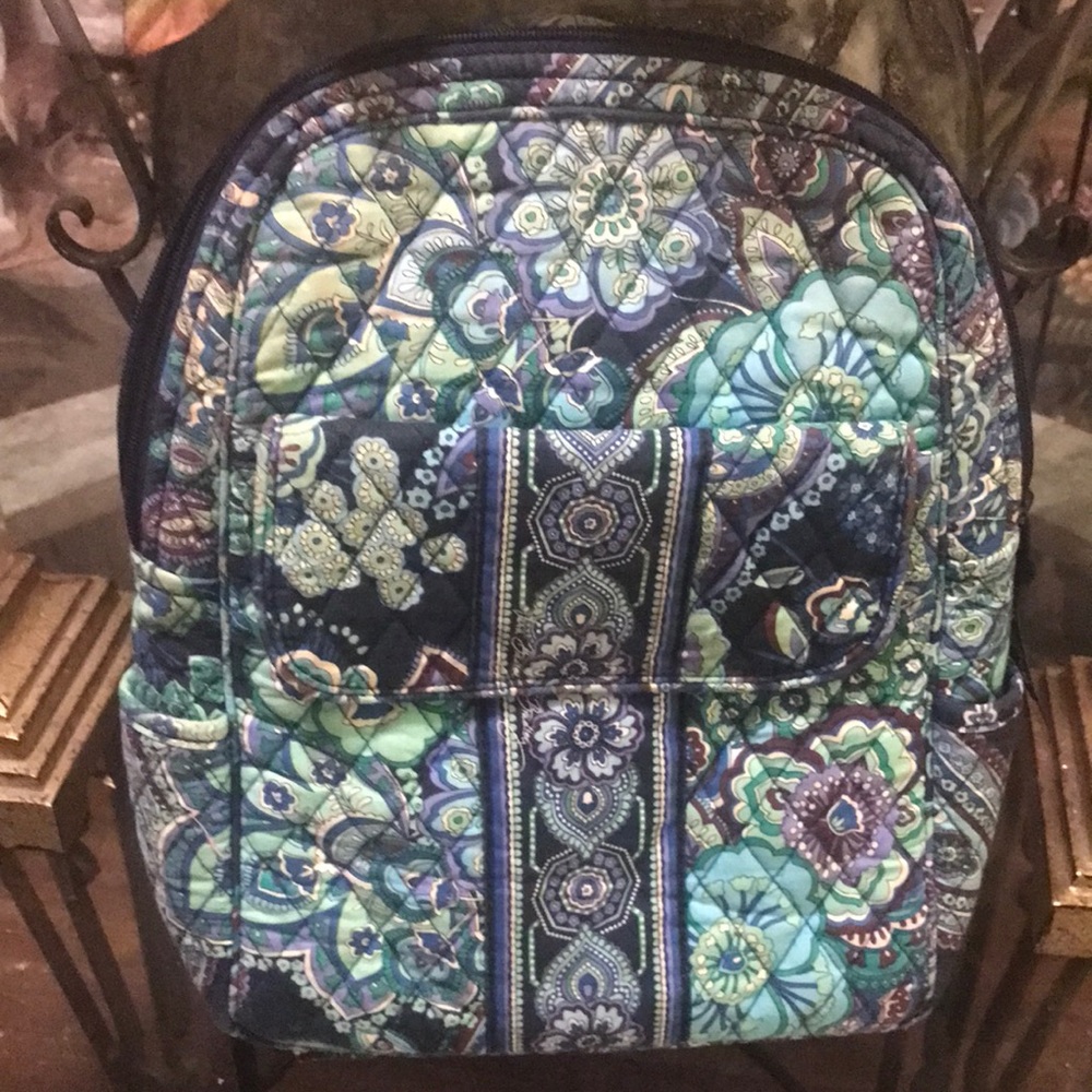 😳😎😳 Vera Bradley Back Pack! Stunning design